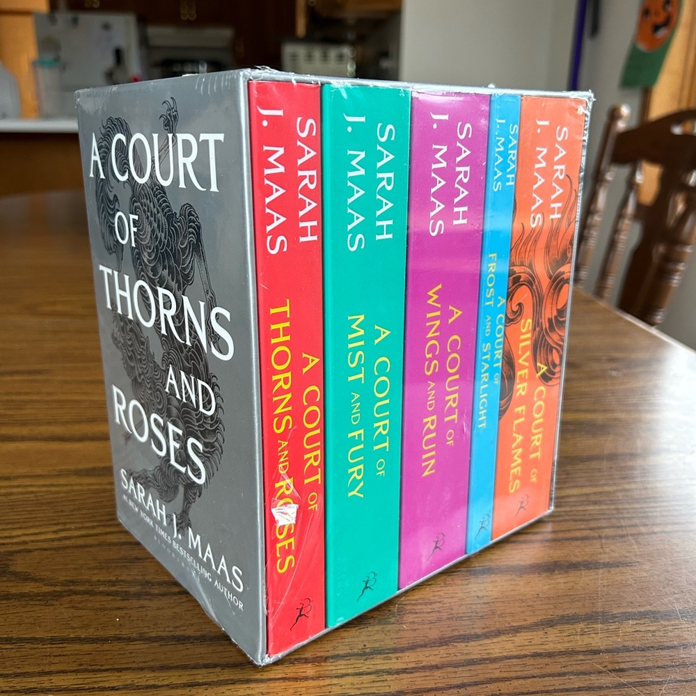 A Court Of Thorns And Roses book set